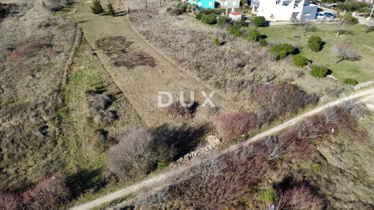 ZADAR, CRNO - Parcela 3999 m² v gradbeni coni!