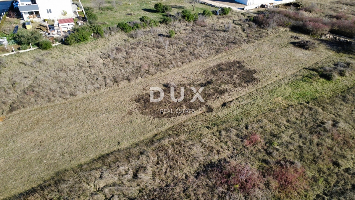 ZADAR, CRNO - Parcela 3999 m² v gradbeni coni!