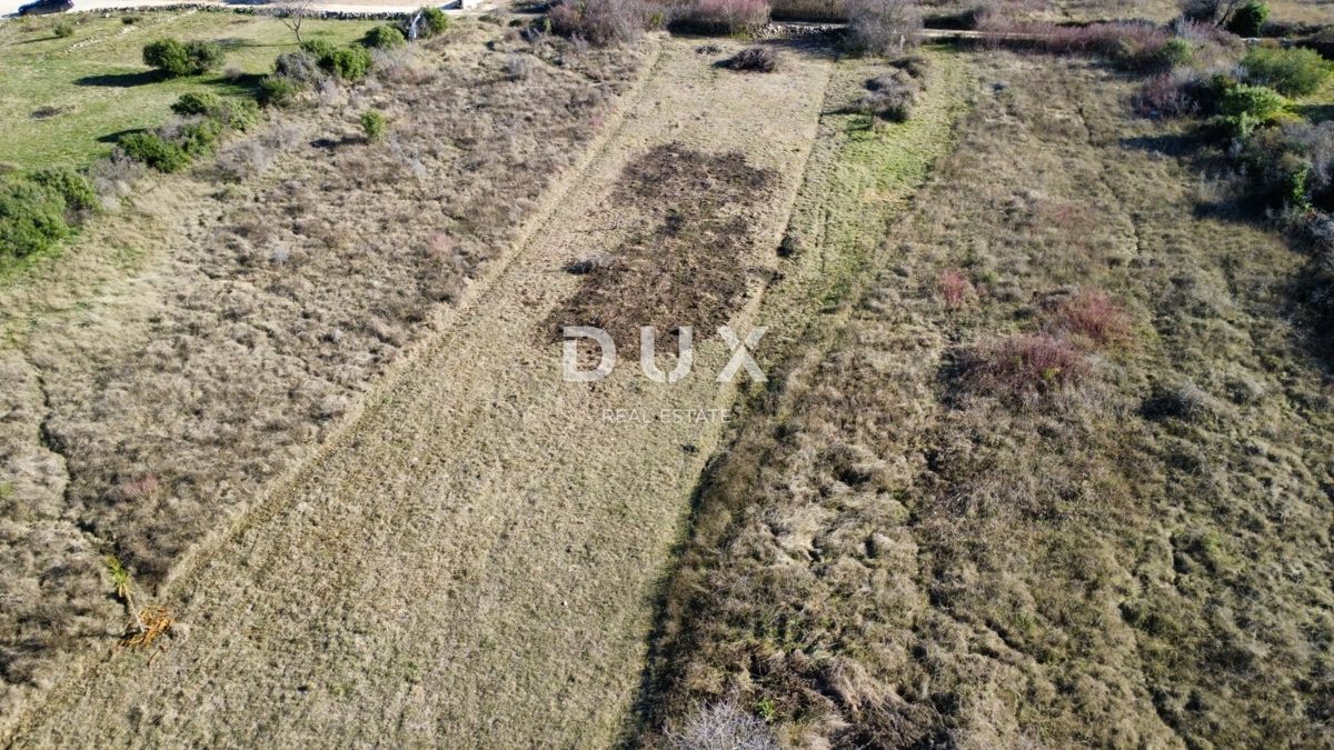 ZADAR, CRNO - Parcela 3999 m² v gradbeni coni!