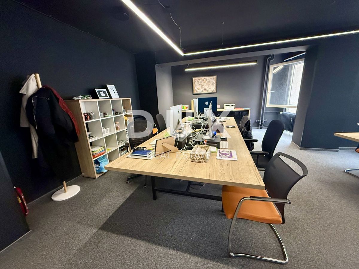 RIJEKA, CENTER - Poslovni prostori, 275 m2, opremljeni, 2. nadstropje!