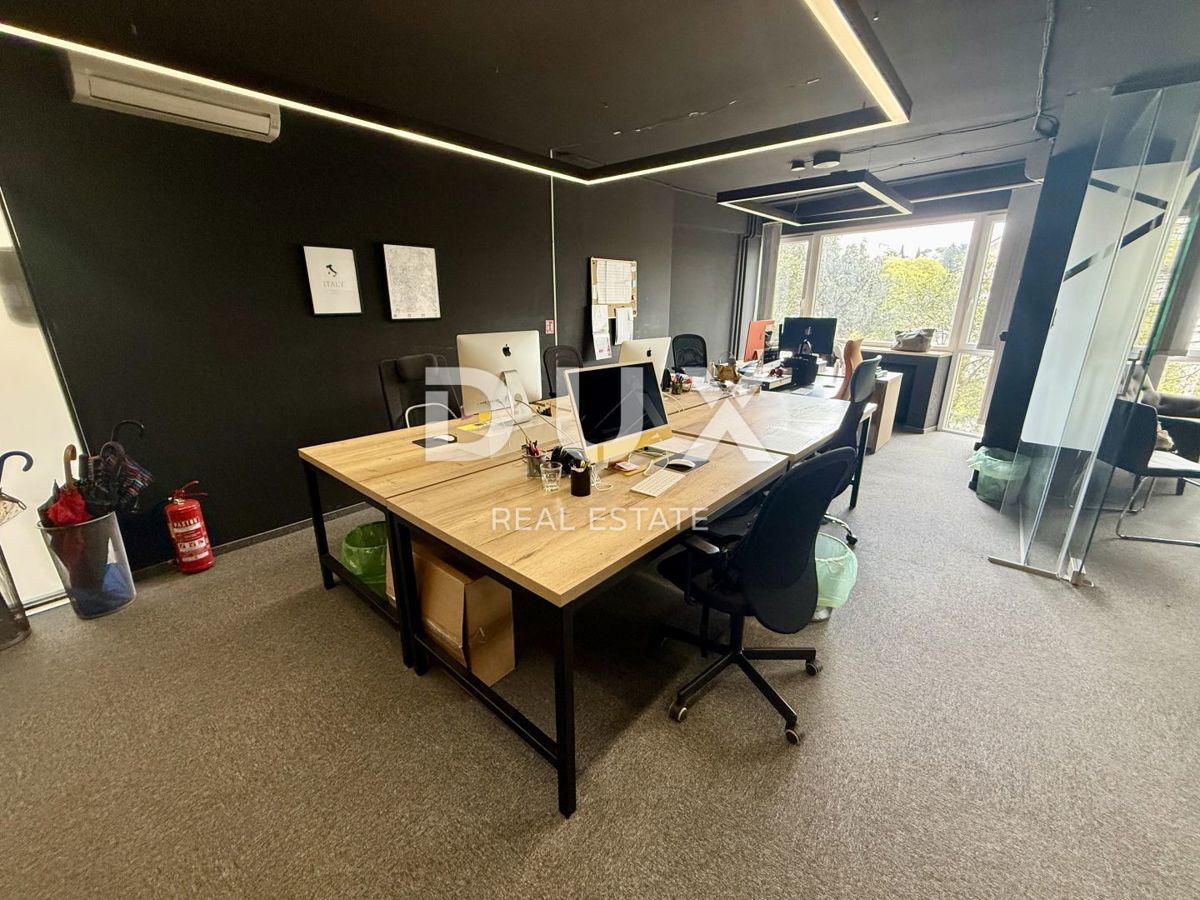 RIJEKA, CENTER - Poslovni prostori, 275 m2, opremljeni, 2. nadstropje!