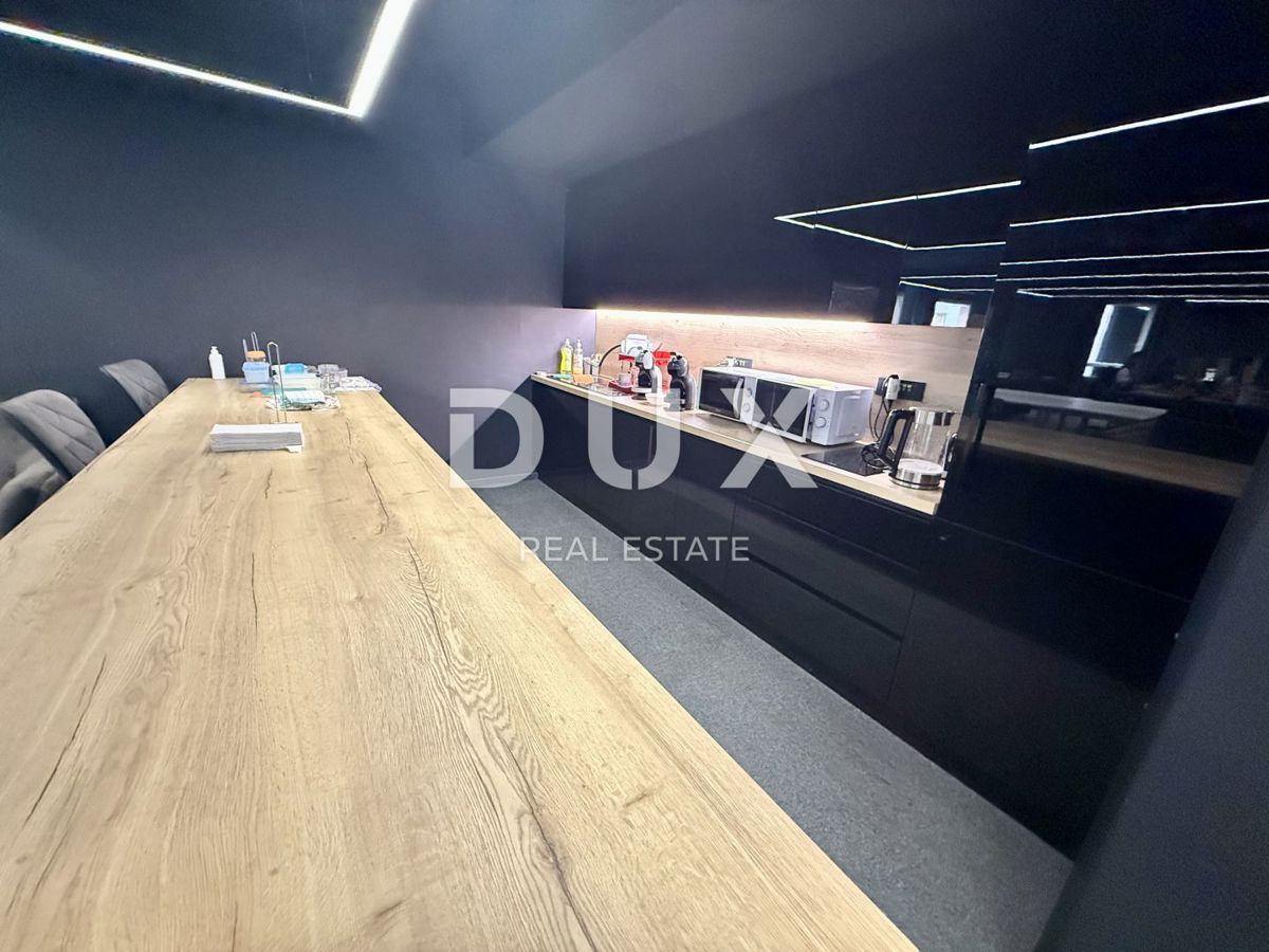 RIJEKA, CENTER - Poslovni prostori, 275 m2, opremljeni, 2. nadstropje!