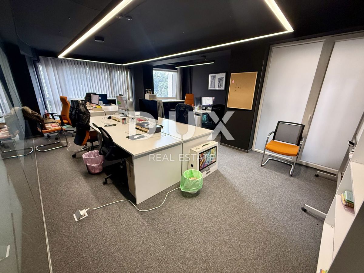 RIJEKA, CENTER - Poslovni prostori, 275 m2, opremljeni, 2. nadstropje!