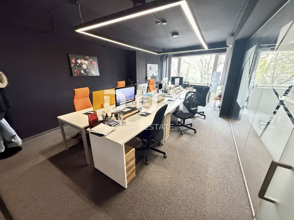 RIJEKA, CENTER - Poslovni prostori, 275 m2, opremljeni, 2. nadstropje!