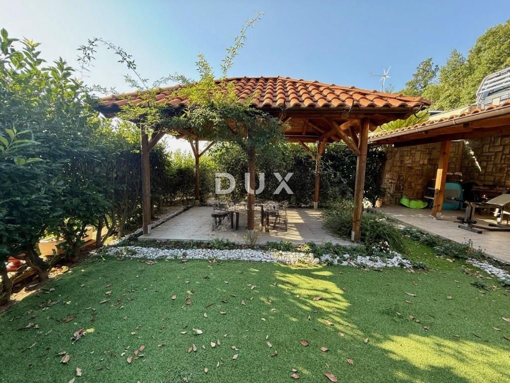 OPATIJA, OPRIĆ - Pogled na morje in vrt za uživanje, 2 spalnici 74m2