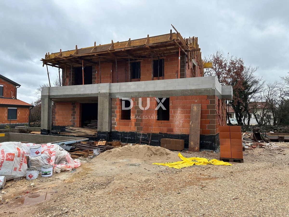 ISTRA, POREČ - Hiša v gradnji z bazenom v okolici