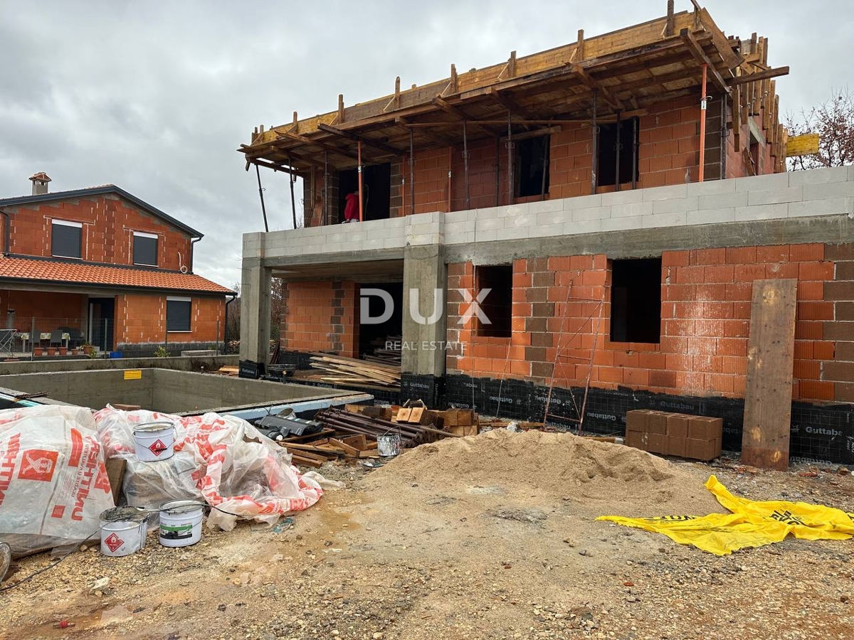 ISTRA, POREČ - Hiša v gradnji z bazenom v okolici