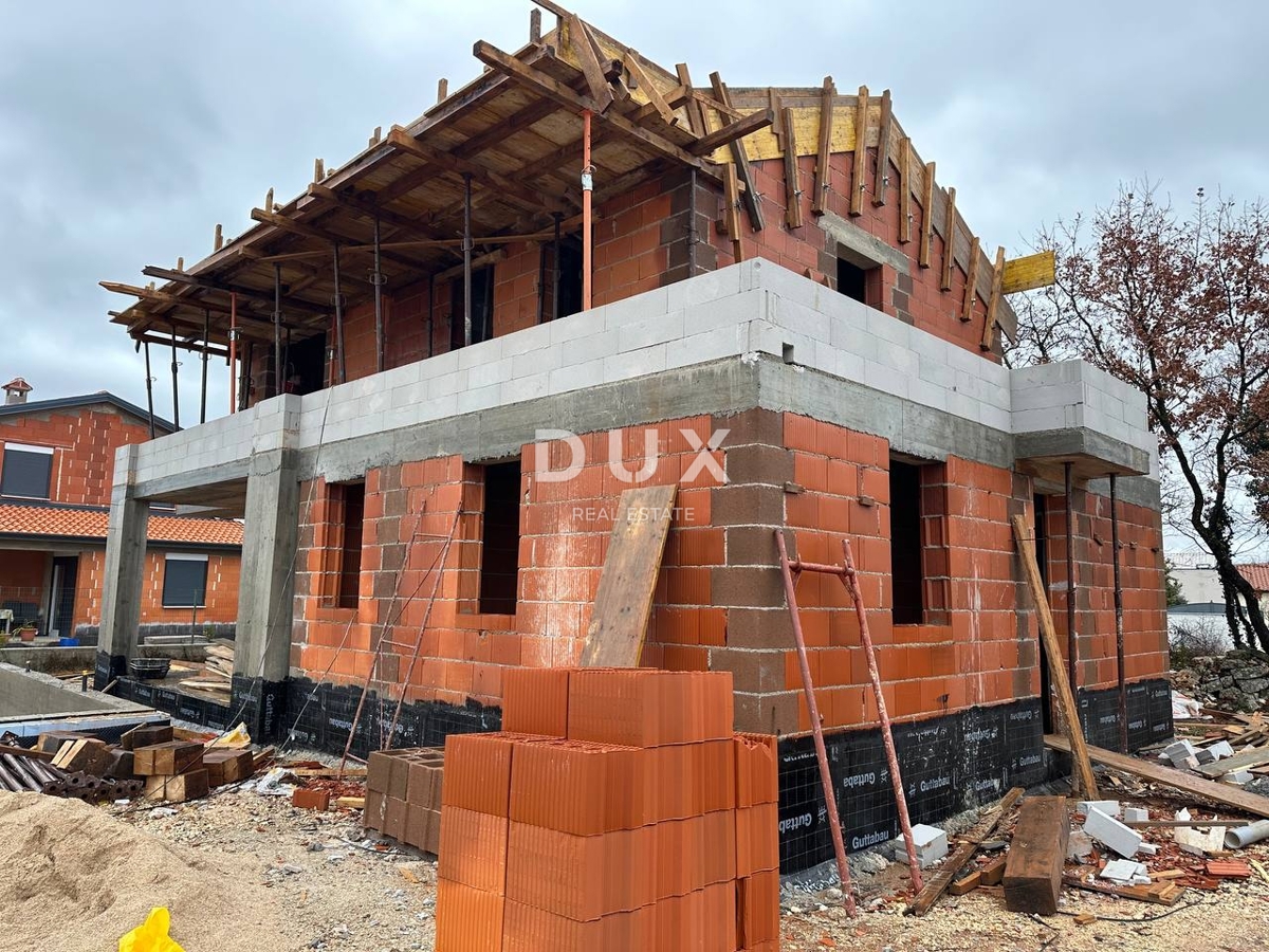 ISTRA, POREČ - Hiša v gradnji z bazenom v okolici