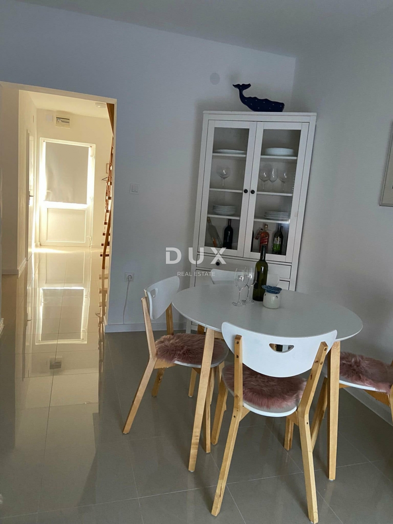 OTOK PAŠMAN, TKON - Dvonadstropno stanovanje s pogledom na morje v bližini plaže!