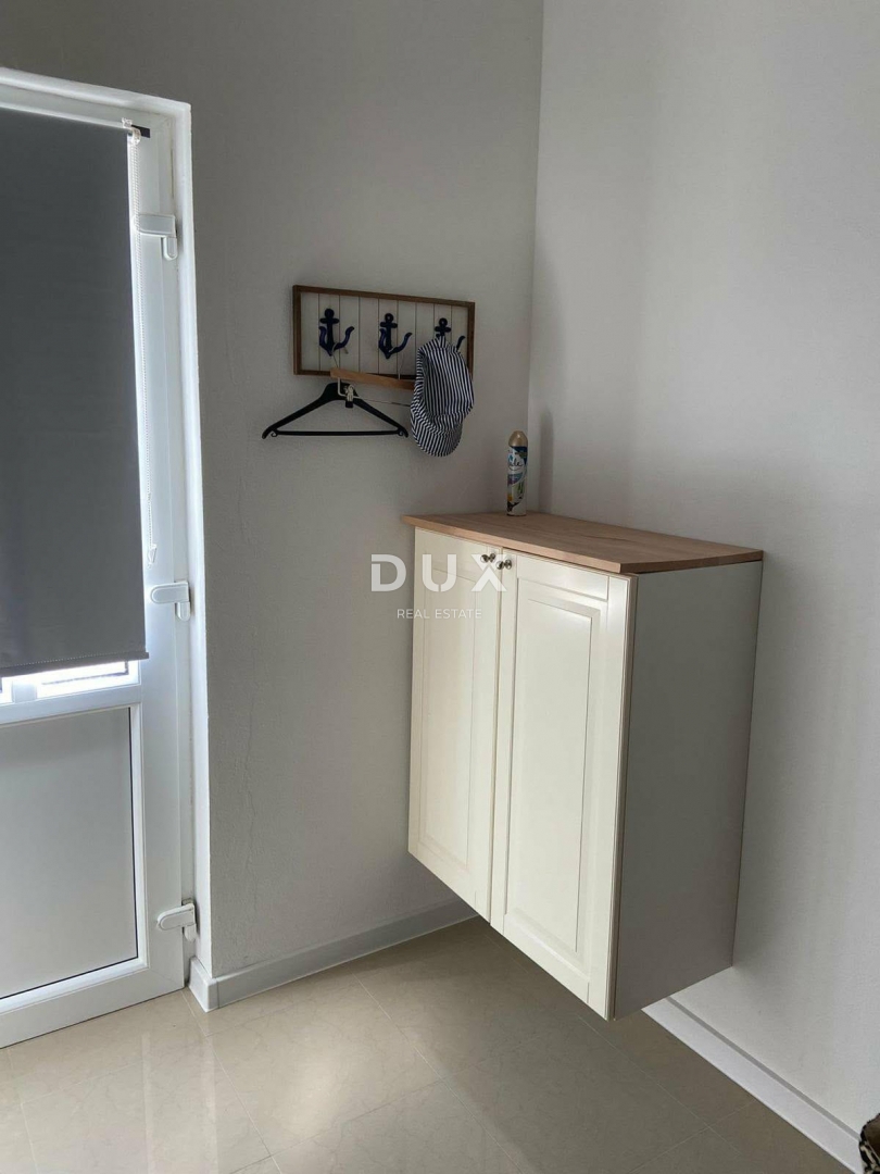 OTOK PAŠMAN, TKON - Dvonadstropno stanovanje s pogledom na morje v bližini plaže!