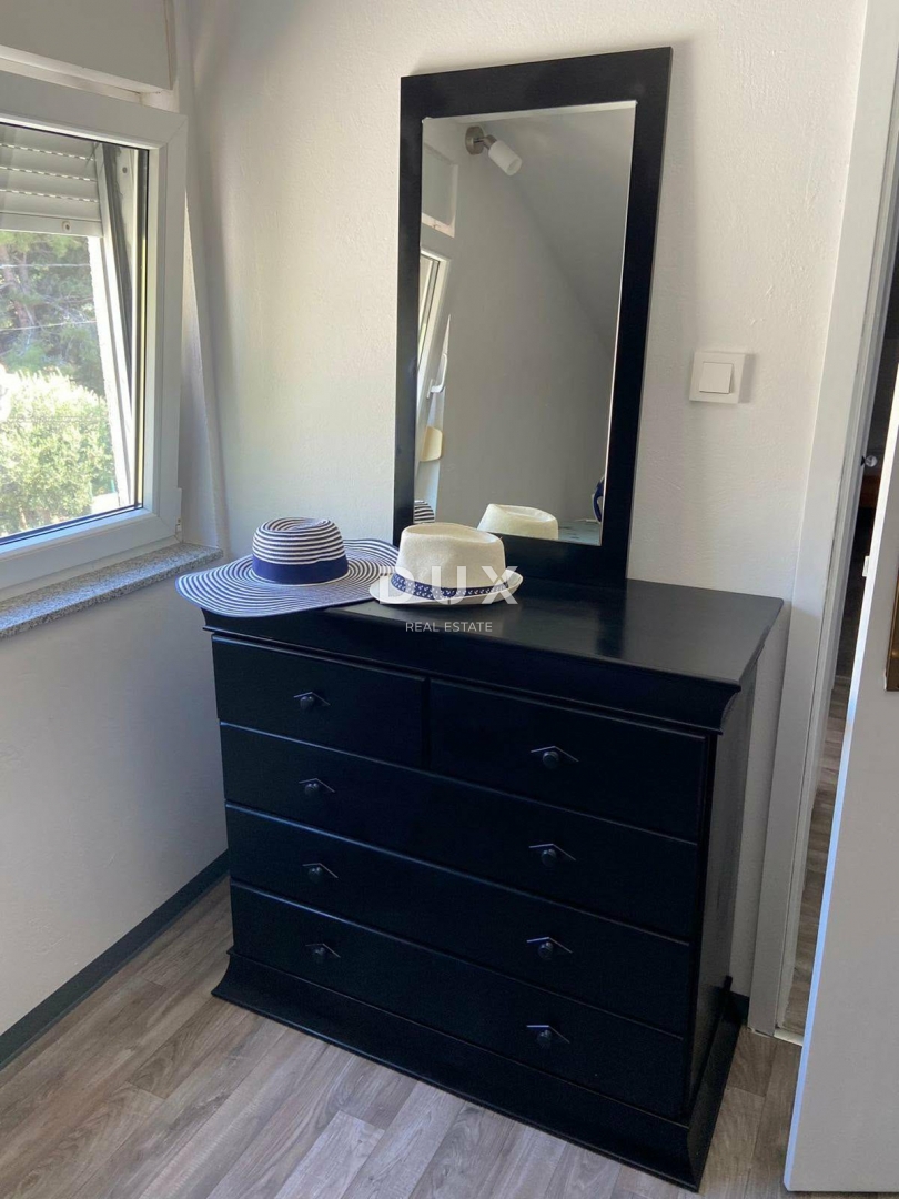 OTOK PAŠMAN, TKON - Dvonadstropno stanovanje s pogledom na morje v bližini plaže!