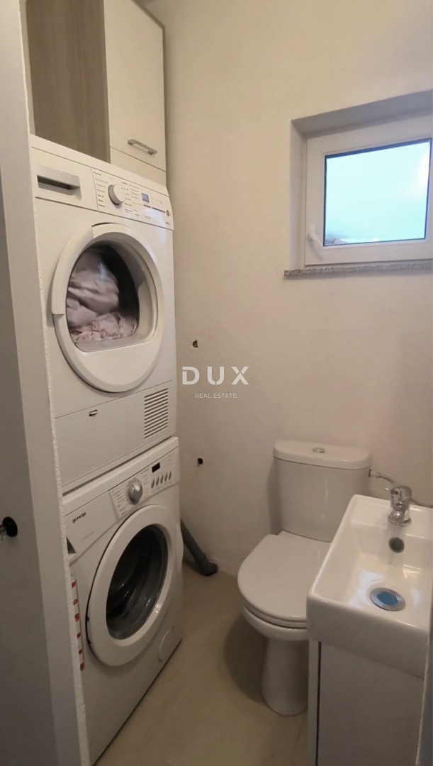 OTOK PAŠMAN, TKON - Dvonadstropno stanovanje s pogledom na morje v bližini plaže!