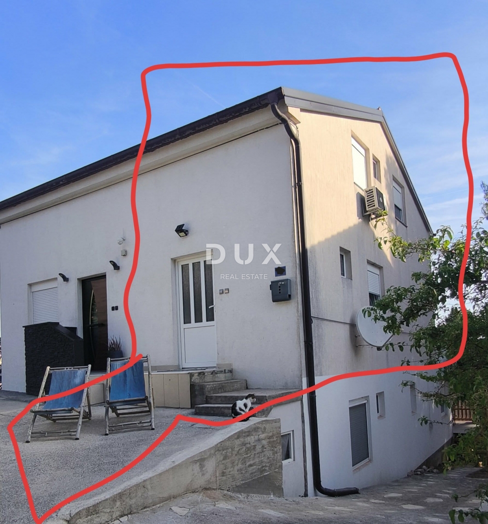 OTOK PAŠMAN, TKON - Dvonadstropno stanovanje s pogledom na morje v bližini plaže!