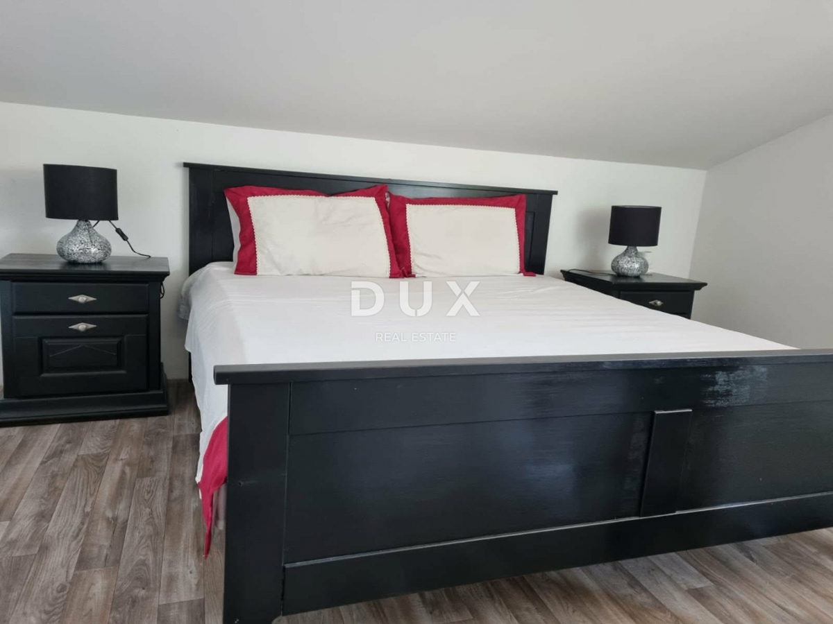 OTOK PAŠMAN, TKON - Dvonadstropno stanovanje s pogledom na morje v bližini plaže!