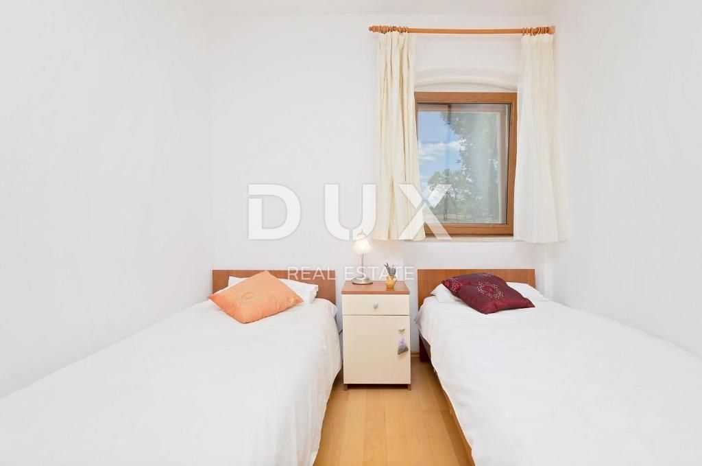 ISTRA, VIŠNJAN - Istrska avtentična hiša z bazenom in pogledom na morje