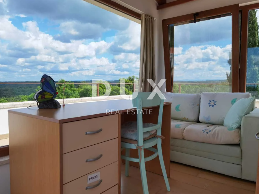 ISTRA, VIŠNJAN - Istrska avtentična hiša z bazenom in pogledom na morje