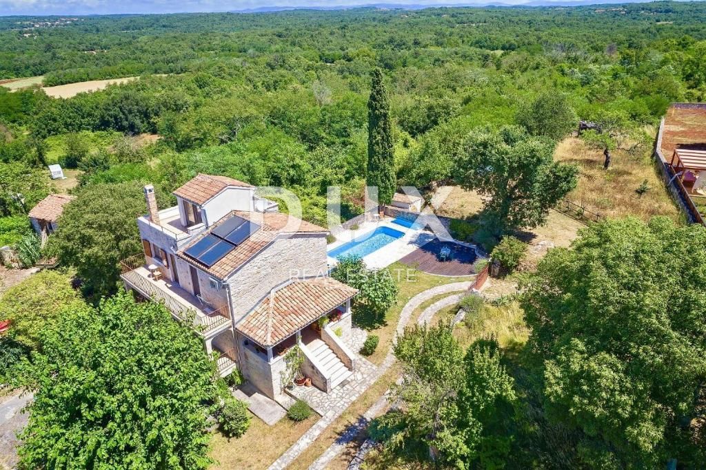 ISTRA, VIŠNJAN - Istrska avtentična hiša z bazenom in pogledom na morje