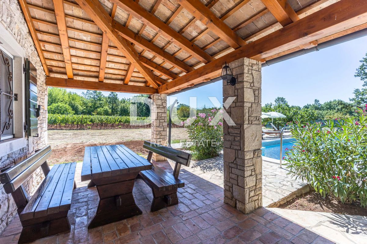 ISTRA, LABIN - Samostojna kamnita vila z bazenom