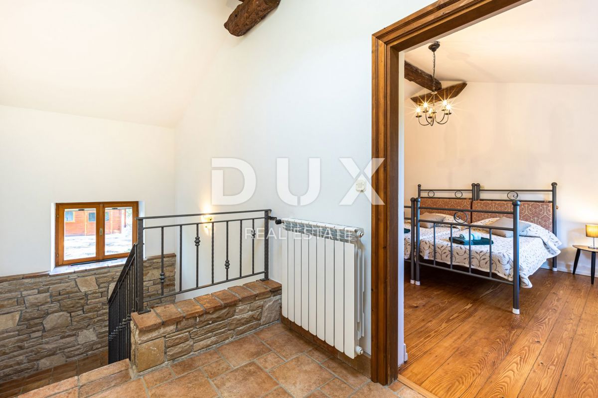 ISTRA, LABIN - Samostojna kamnita vila z bazenom