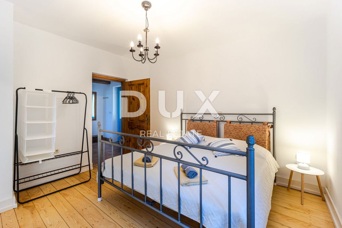 ISTRA, LABIN - Samostojna kamnita vila z bazenom