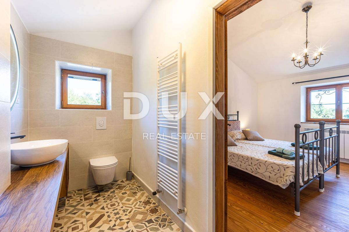 ISTRA, LABIN - Samostojna kamnita vila z bazenom