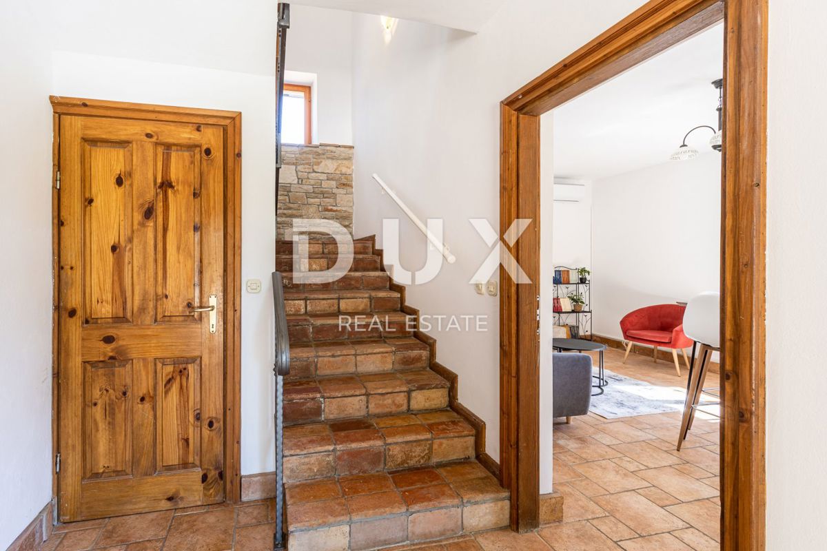 ISTRA, LABIN - Samostojna kamnita vila z bazenom