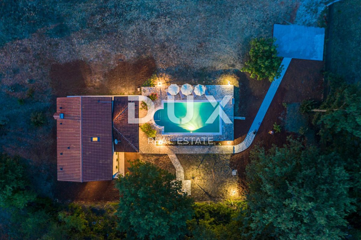 ISTRA, LABIN - Samostojna kamnita vila z bazenom