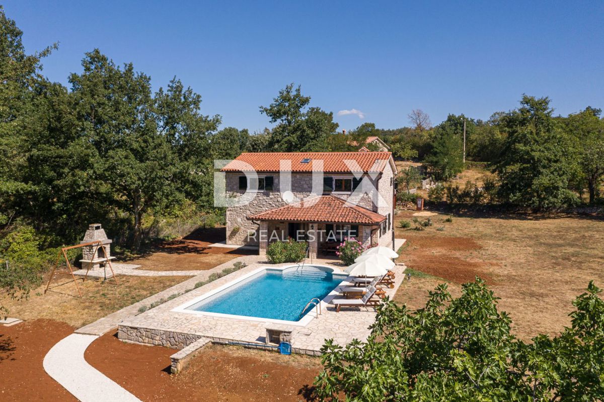 ISTRA, LABIN - Samostojna kamnita vila z bazenom