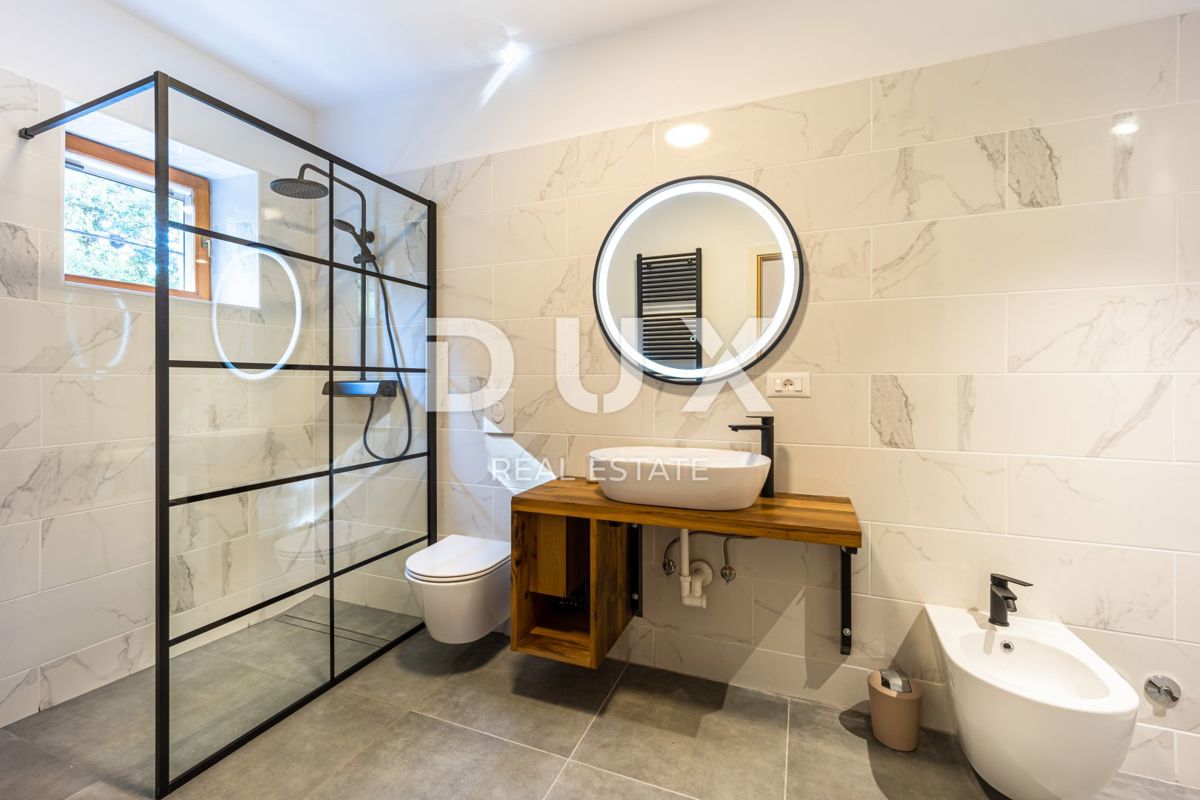 ISTRA, LABIN - Samostojna kamnita vila z bazenom