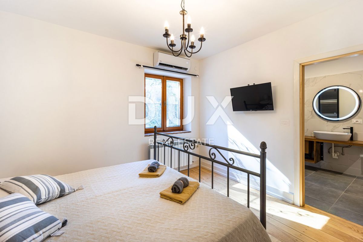 ISTRA, LABIN - Samostojna kamnita vila z bazenom