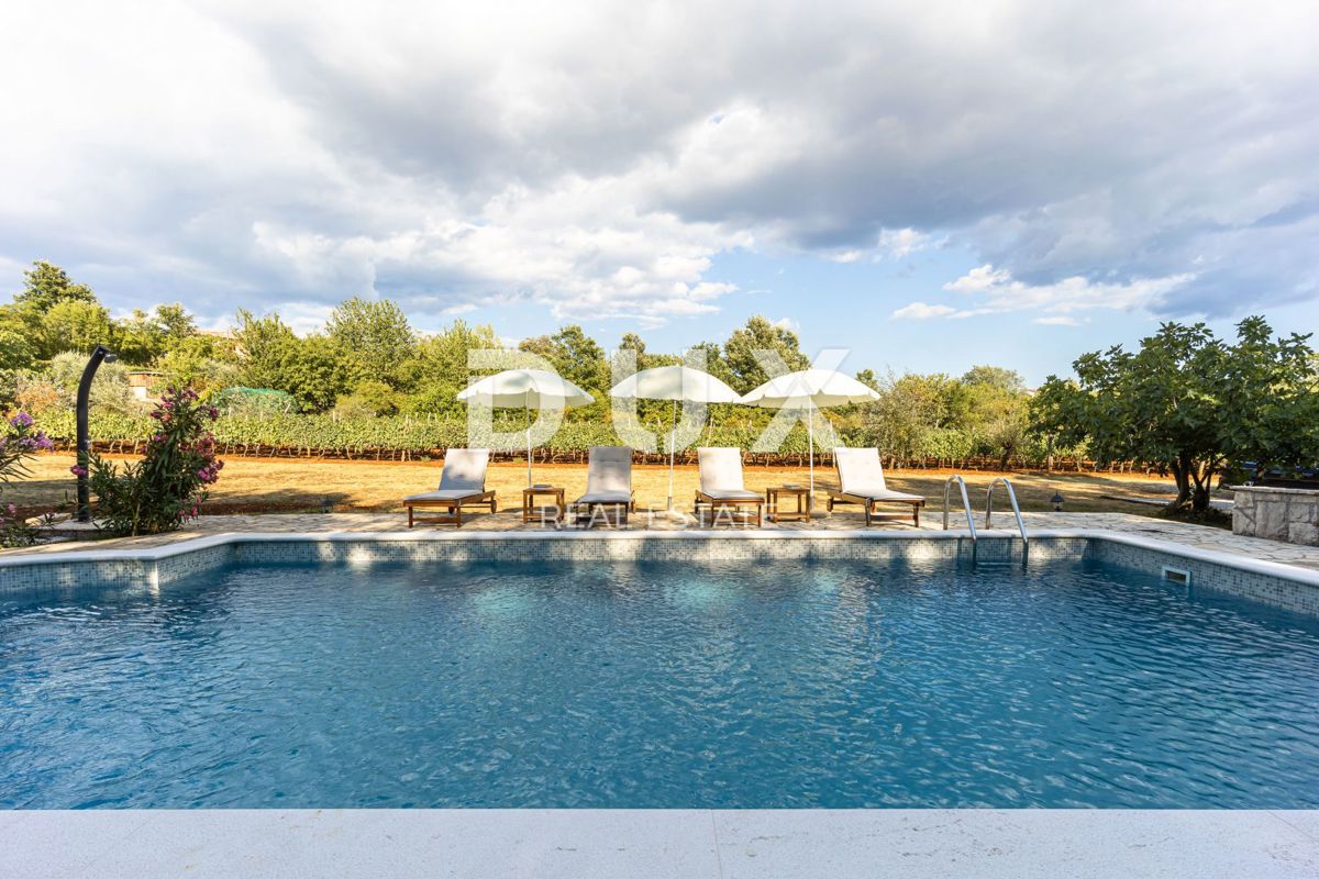 ISTRA, LABIN - Samostojna kamnita vila z bazenom