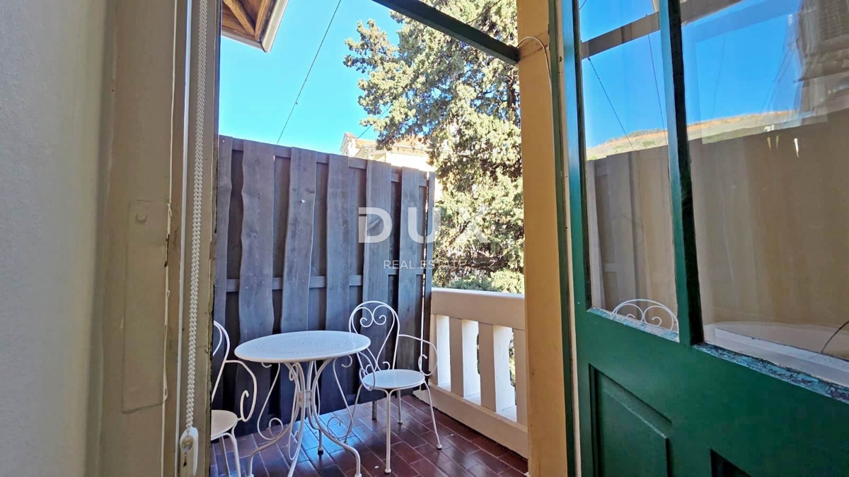 OPATIJA, CENTER - Elegantno stanovanje v središču Opatije, 150 m od morja, 3 spalnice, 109 m2