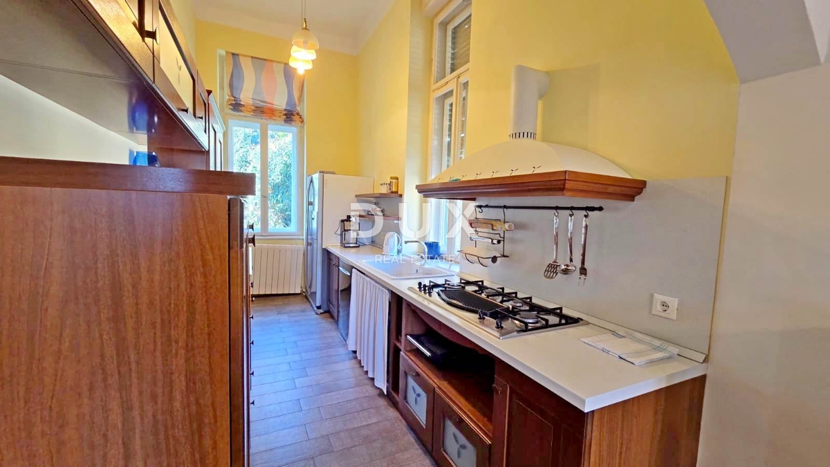 OPATIJA, CENTER - Elegantno stanovanje v središču Opatije, 150 m od morja, 3 spalnice, 109 m2