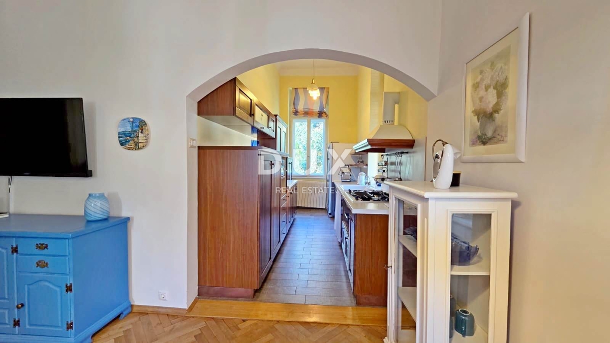 OPATIJA, CENTER - Elegantno stanovanje v središču Opatije, 150 m od morja, 3 spalnice, 109 m2