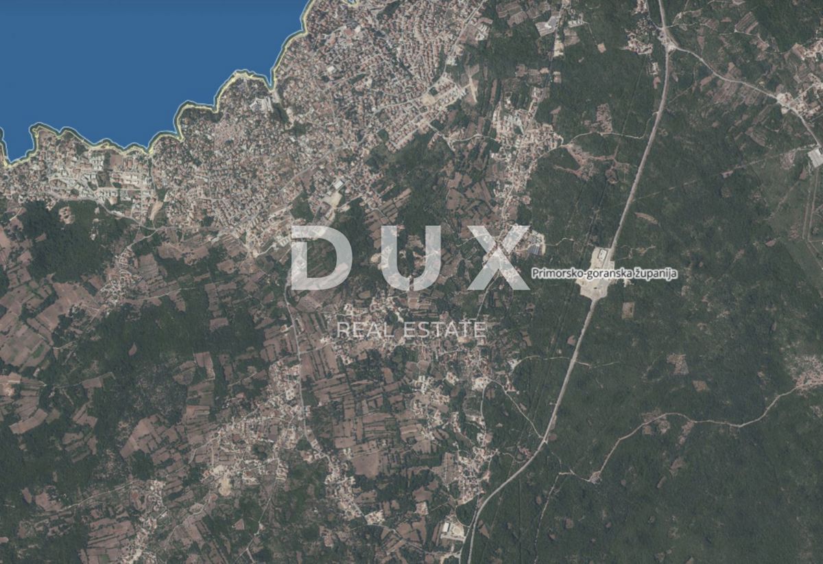 OTOK KRK, MALINSKA - Zemljišče za vilo z bazenom, 836 m2, mirna lokacija obdana z gozdovi