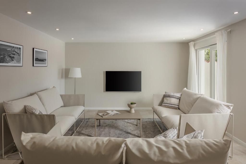 ISTRA, BRTONIGLA - Luksuzna hiša z bazenom