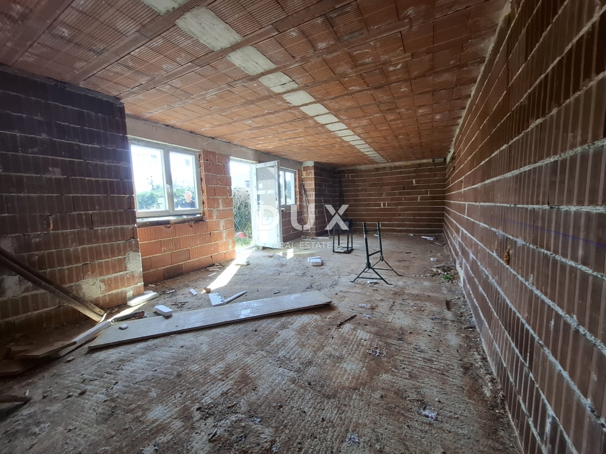 ISTRA, MARČANA - Kamnita hiša v fazi prenove!