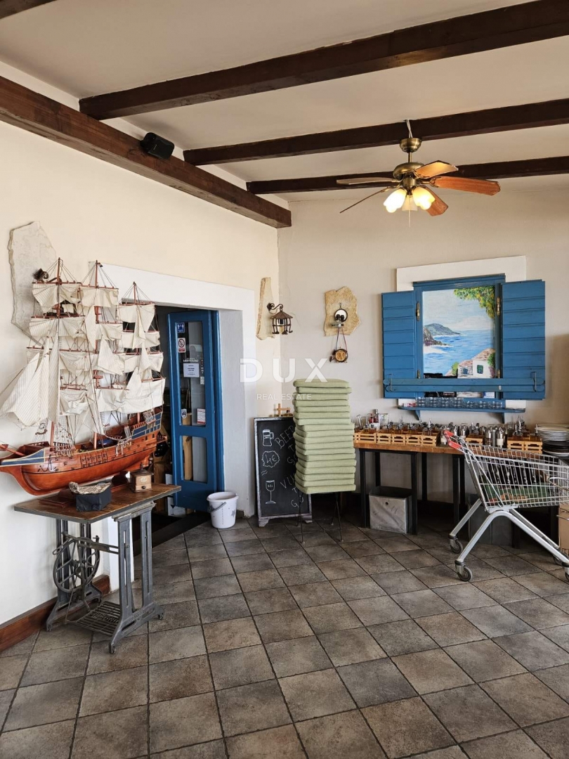 DALMACIJA, VODICE - Ekskluzivna nepremičnina na obali, hiša z restavracijo v prvi vrsti do morja