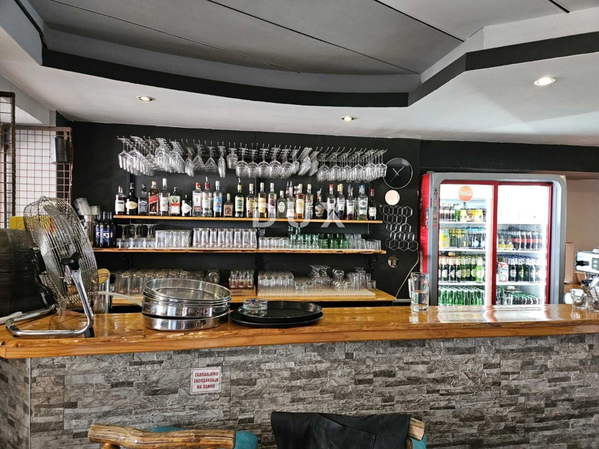 DALMACIJA, VODICE - Ekskluzivna nepremičnina na obali, hiša z restavracijo v prvi vrsti do morja