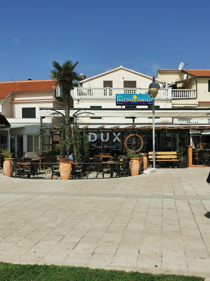 DALMACIJA, VODICE - Ekskluzivna nepremičnina na obali, hiša z restavracijo v prvi vrsti do morja