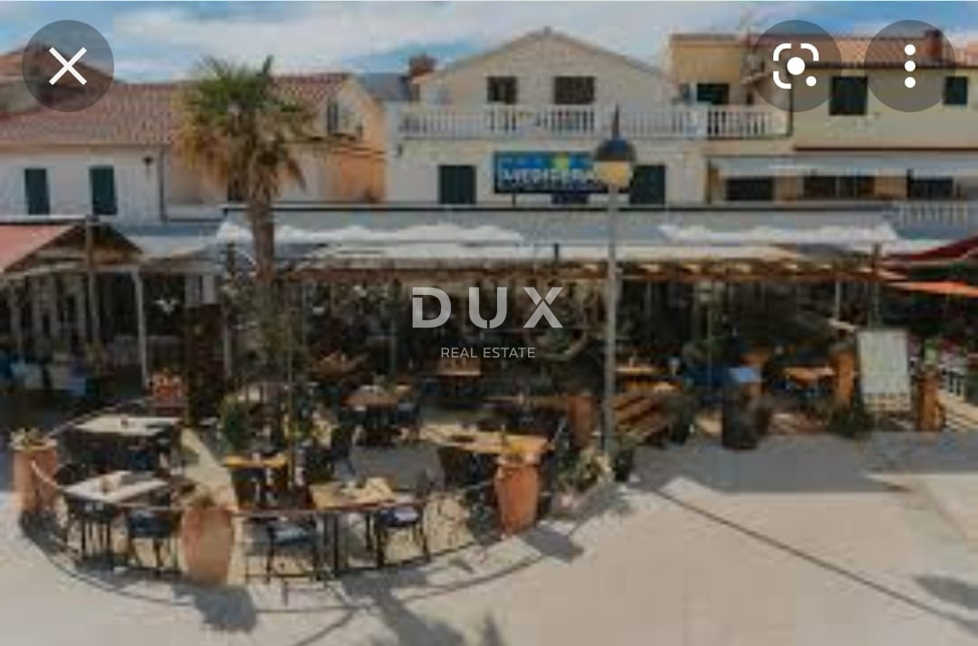 DALMACIJA, VODICE - Ekskluzivna nepremičnina na obali, hiša z restavracijo v prvi vrsti do morja