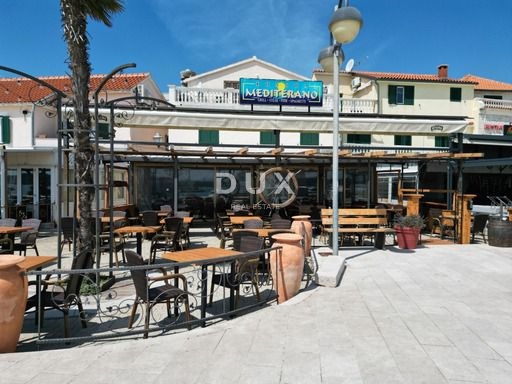 DALMACIJA, VODICE - Ekskluzivna nepremičnina na obali, hiša z restavracijo v prvi vrsti do morja