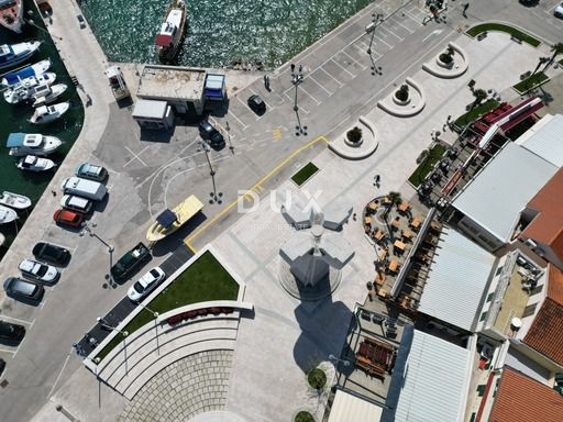 DALMACIJA, VODICE - Ekskluzivna nepremičnina na obali, hiša z restavracijo v prvi vrsti do morja