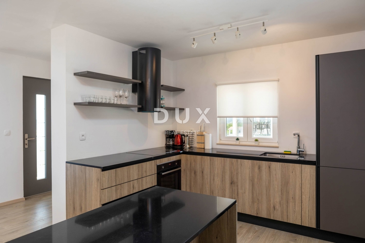 ISTRA, RABAC - Hiša z bazenom in pogledom na morje