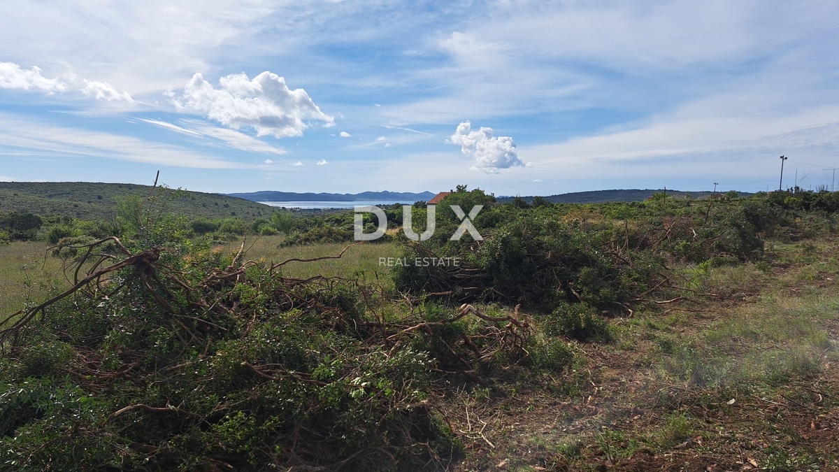SUKOŠAN, DEBELJAK - Gradbeno zemljišče s pogledom na morje