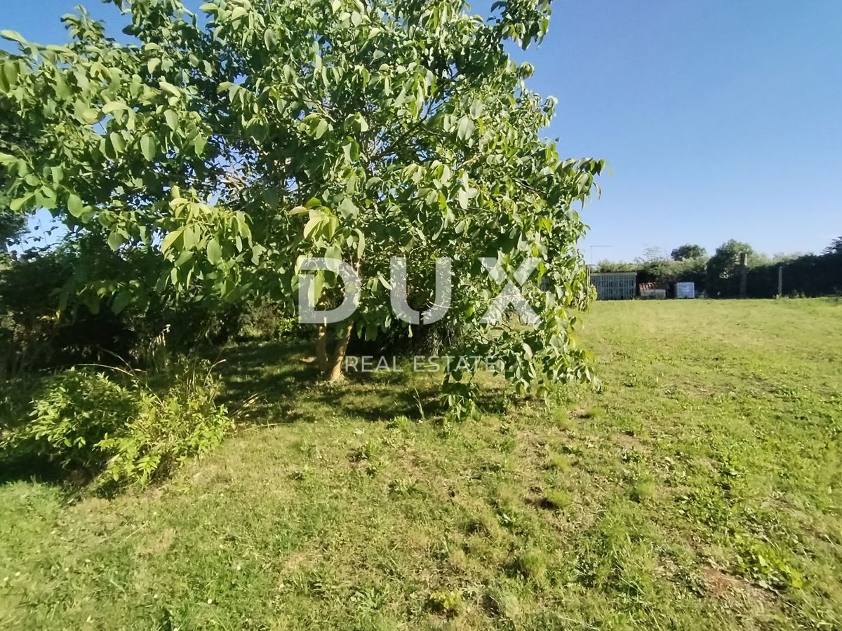 ISTRA, MEDULIN - Kmetijsko zemljišče z dvema legaliziranima objektoma!