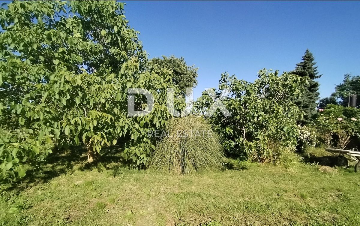 ISTRA, MEDULIN - Kmetijsko zemljišče z dvema legaliziranima objektoma!