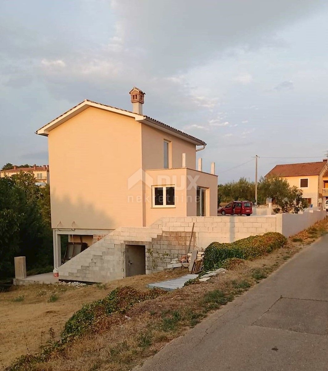ISTRA, POREČ, okolica - Nova hiša z bazenom na prostranem vrtu, PRILOŽNOST !!!