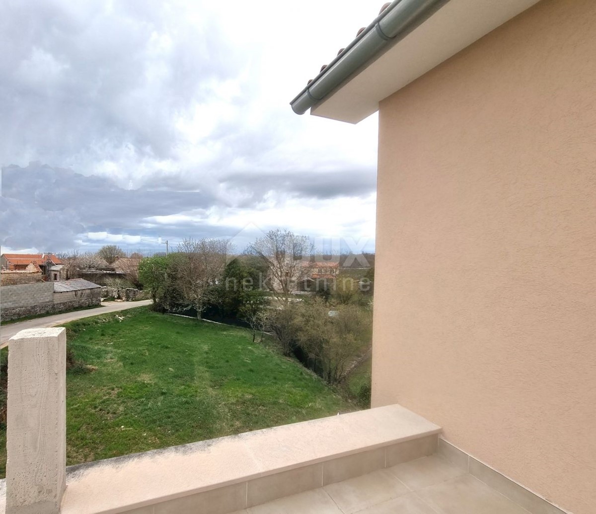 ISTRA, POREČ, okolica - Nova hiša z bazenom na prostranem vrtu, PRILOŽNOST !!!