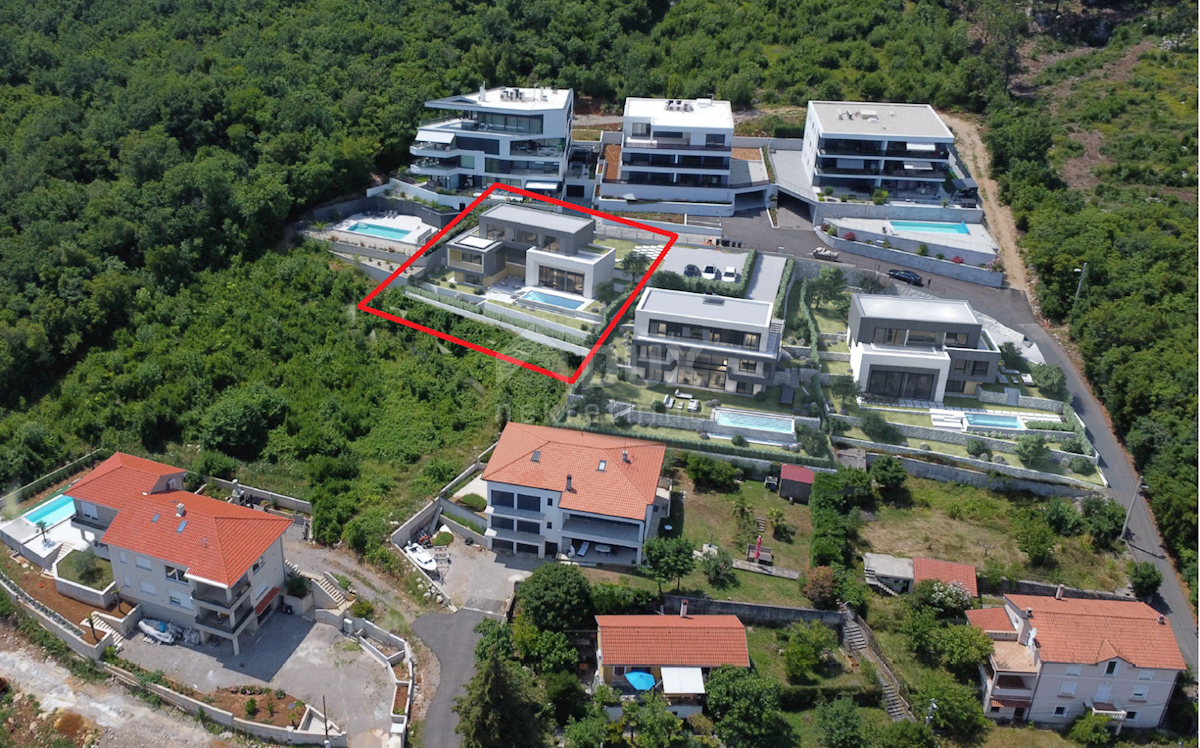 OPATIJA, CENTER - zemljišče 921m2, v centru Opatije z gradbenim dovoljenjem za vilo z bazenom, panoramski pogled na morje